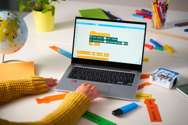 Easy and fun block-based coding with the Alvik robot is here!