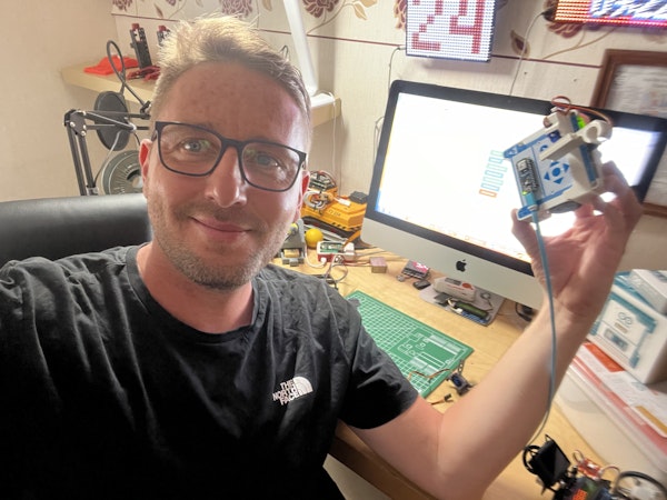 Teacher with Arduino projects in classroom | Arduino Education